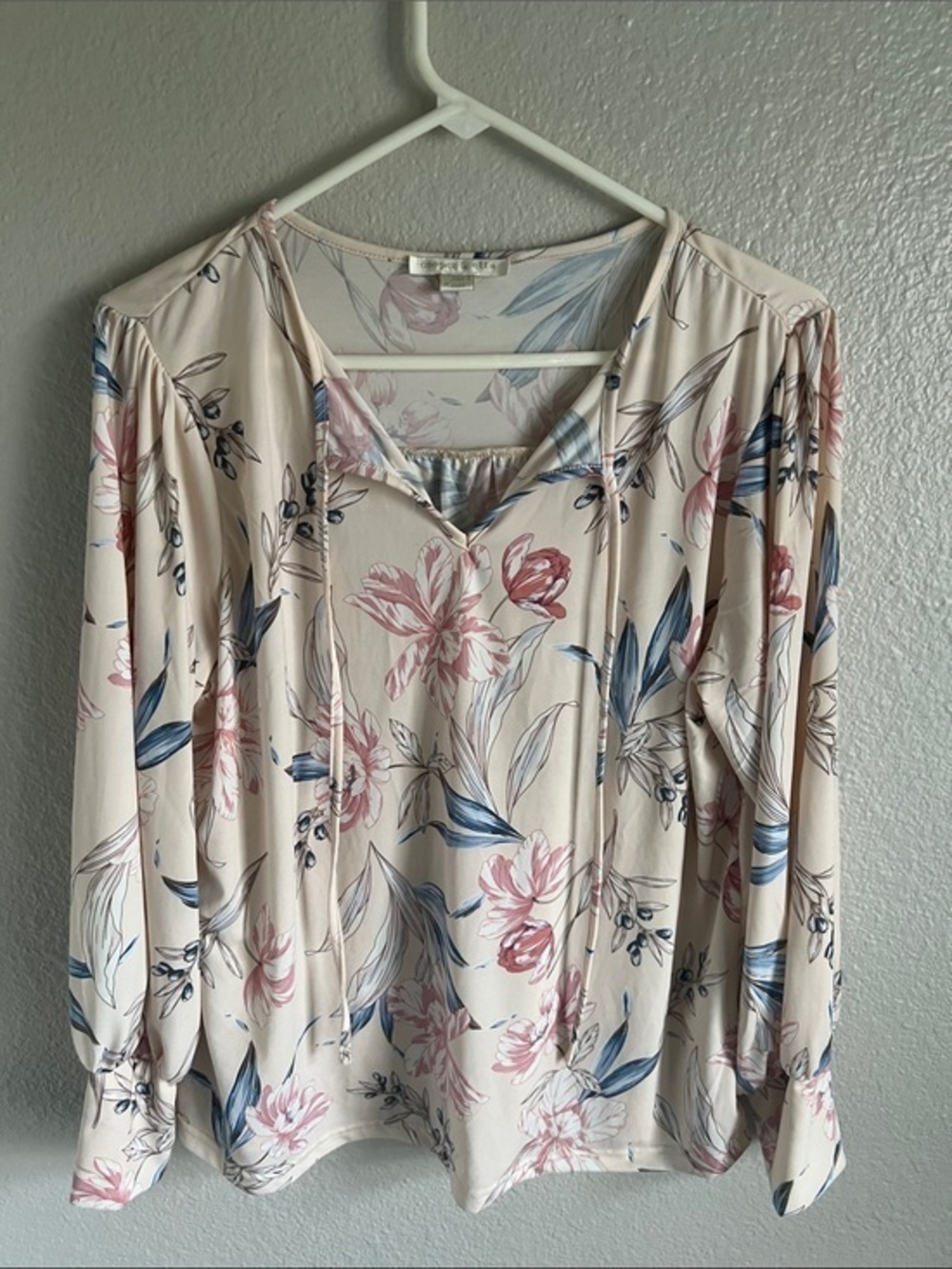 cooper & ella Pink Floral V-Neck Tie Front Blouse